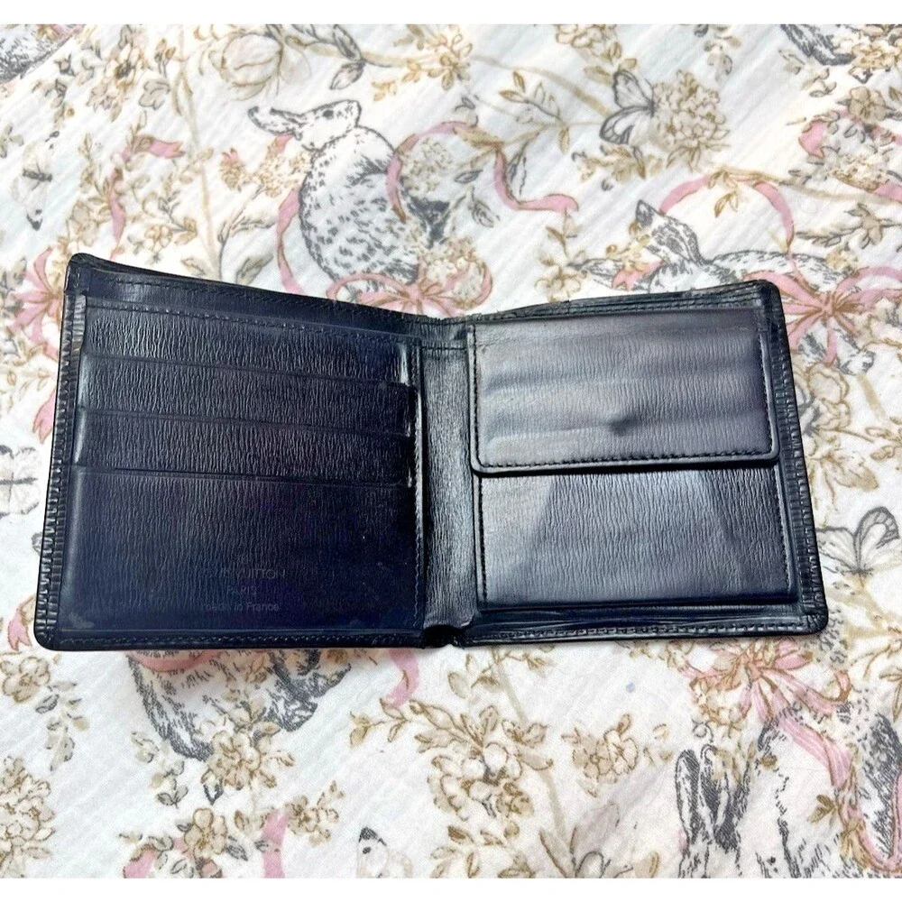 Louis Vuitton Men’s Black Bi-fold Wallet Recently Reconditioned